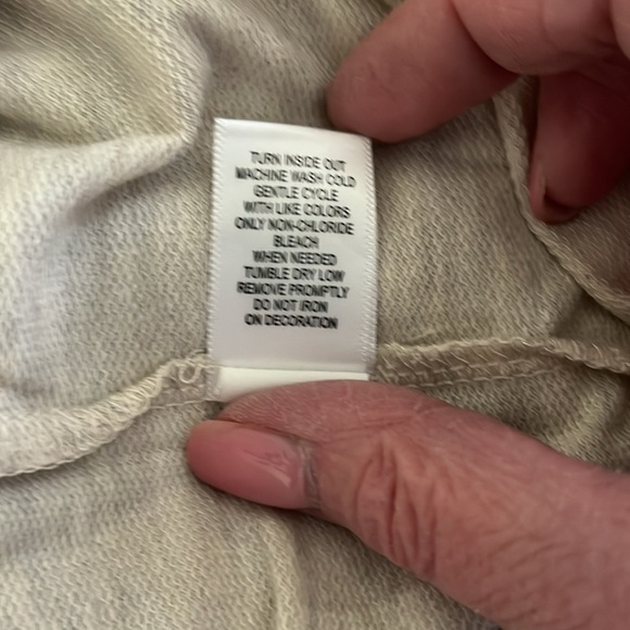 Living Doll Women’s Cream Sweatshirt With Sequins On Shoulders Size 0X NWT - Picture 10 of 10